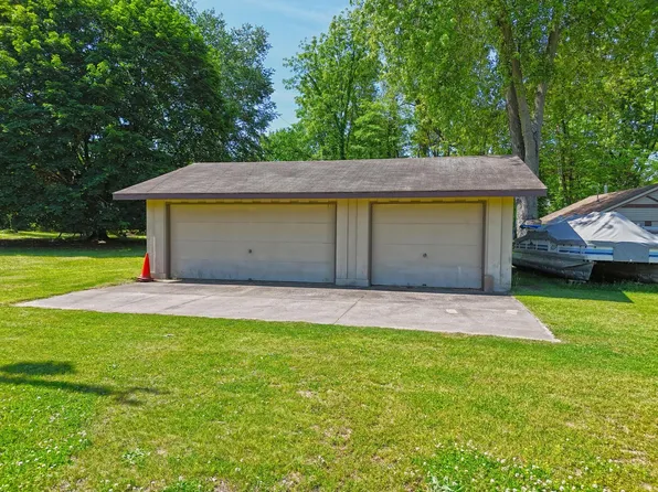 E Lakeshore Dr, Dowagiac, MI 49047