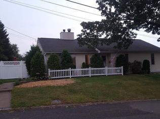 17 Chalmers St, Springfield, MA 01118