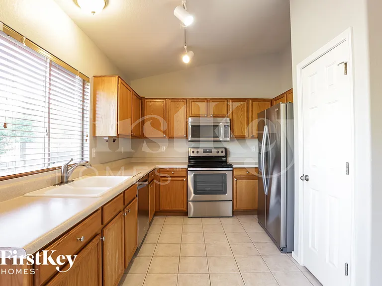 6654 E Rhodes St — Photo 7