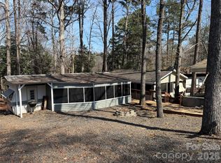 339/341 Lake Tillery Trl, Mount Gilead, NC 27306