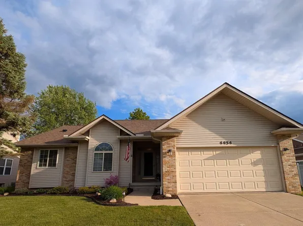 4454 Pine Creek Dr, Burton, MI 48519