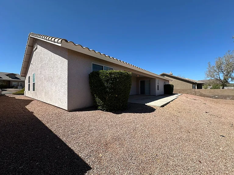 660 Country Club Dr — Photo 42