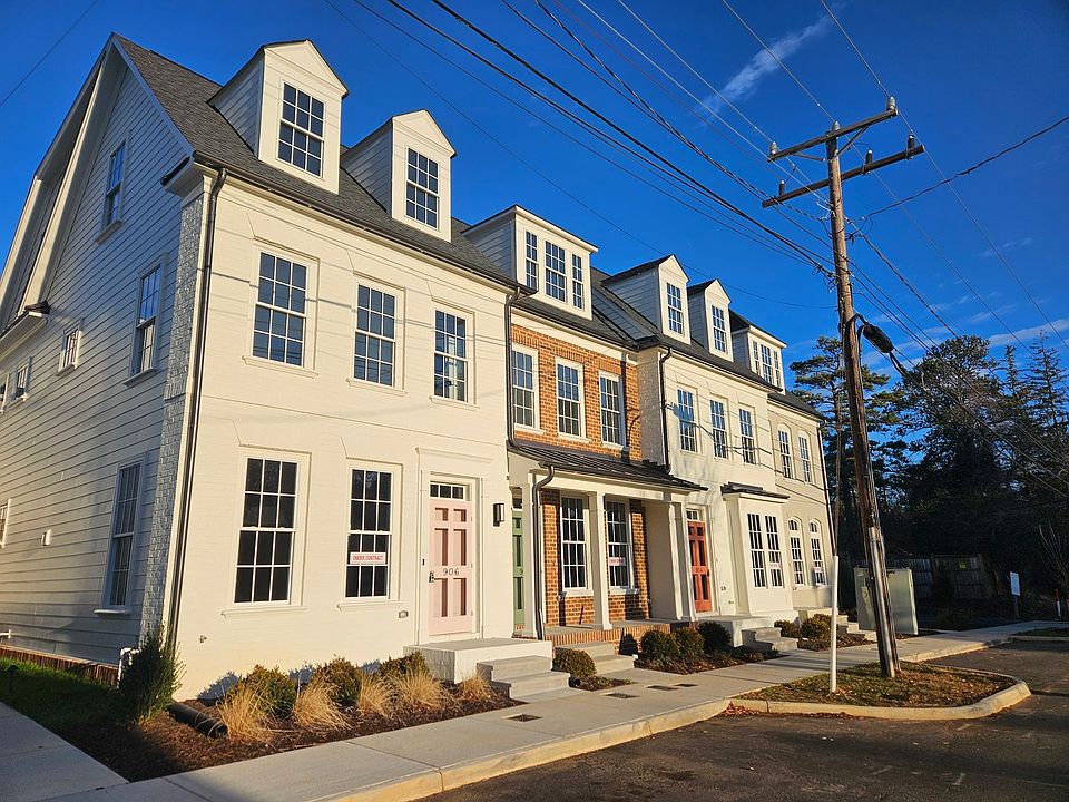 1st image of 906 Charles St