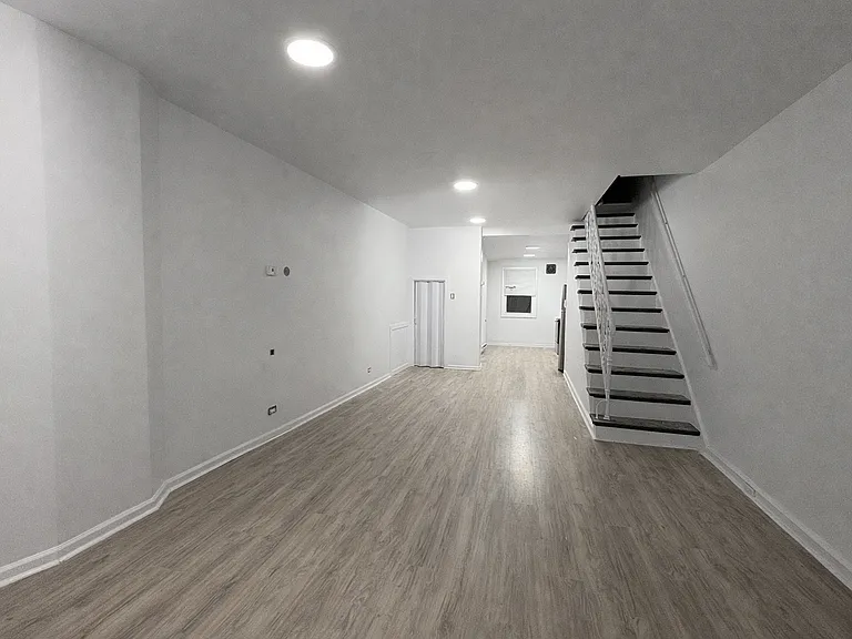 2062 E Stella St — Photo 3