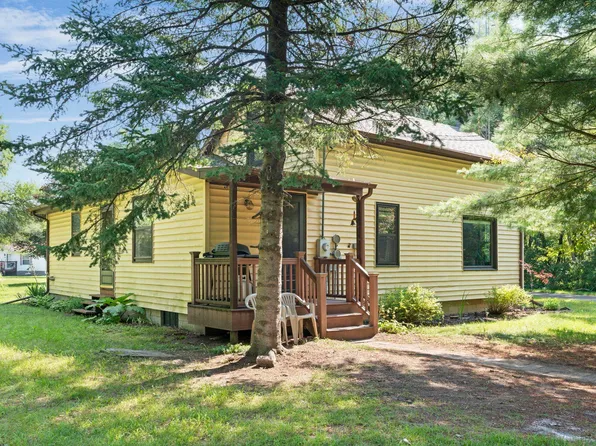 350 Railroad Ave, Lyndon Station, WI 53944
