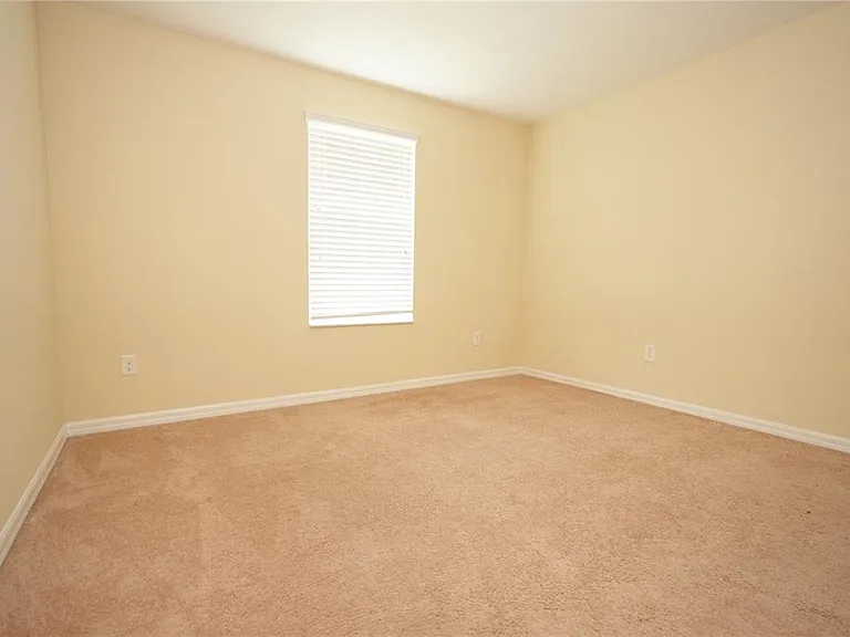 2926 Youngford St — Photo 30