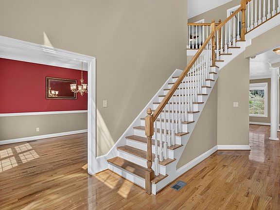 4th image of 15 Brookmere Ct