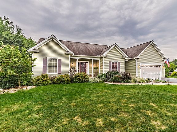 2nd image of 1410 Mountain Laurel Ln