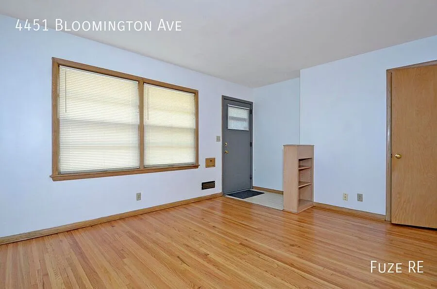 Beautiful Studio Apartment in Minneapolis - Available 7/24! — Photo 3
