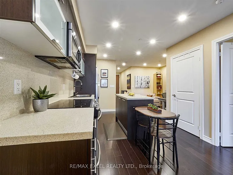386 Yonge St #503 — Photo 14
