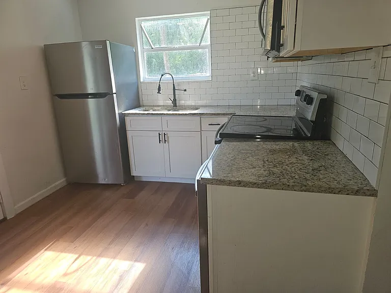 615 Clearlake Rd #B — Photo 5