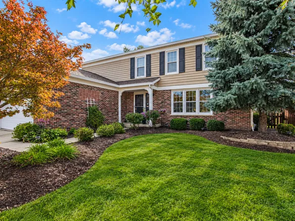 410 Stonewood Cir, Carol Stream, IL 60188