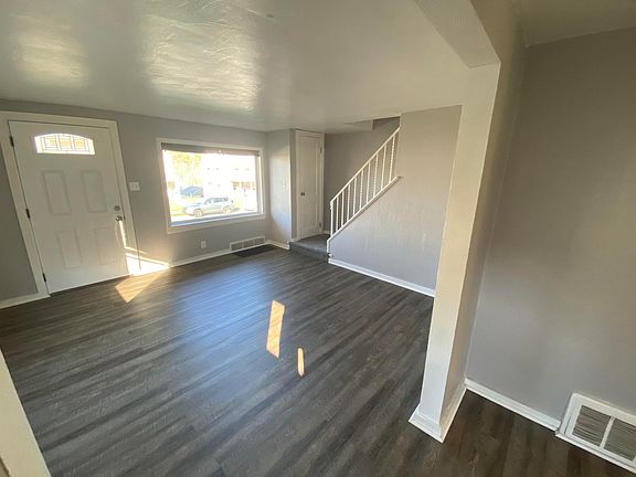 3rd image of 327 Cedar St