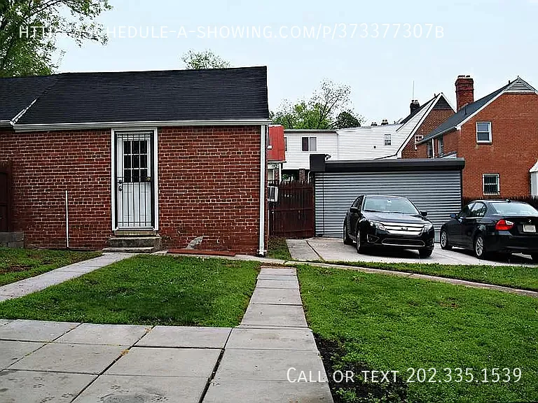 2008 Bryant St NE — Photo 4