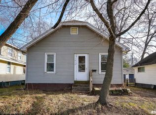 1018 Maple St, Pekin, IL 61554