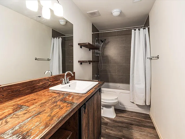 408 Breezing Ln — Photo 25