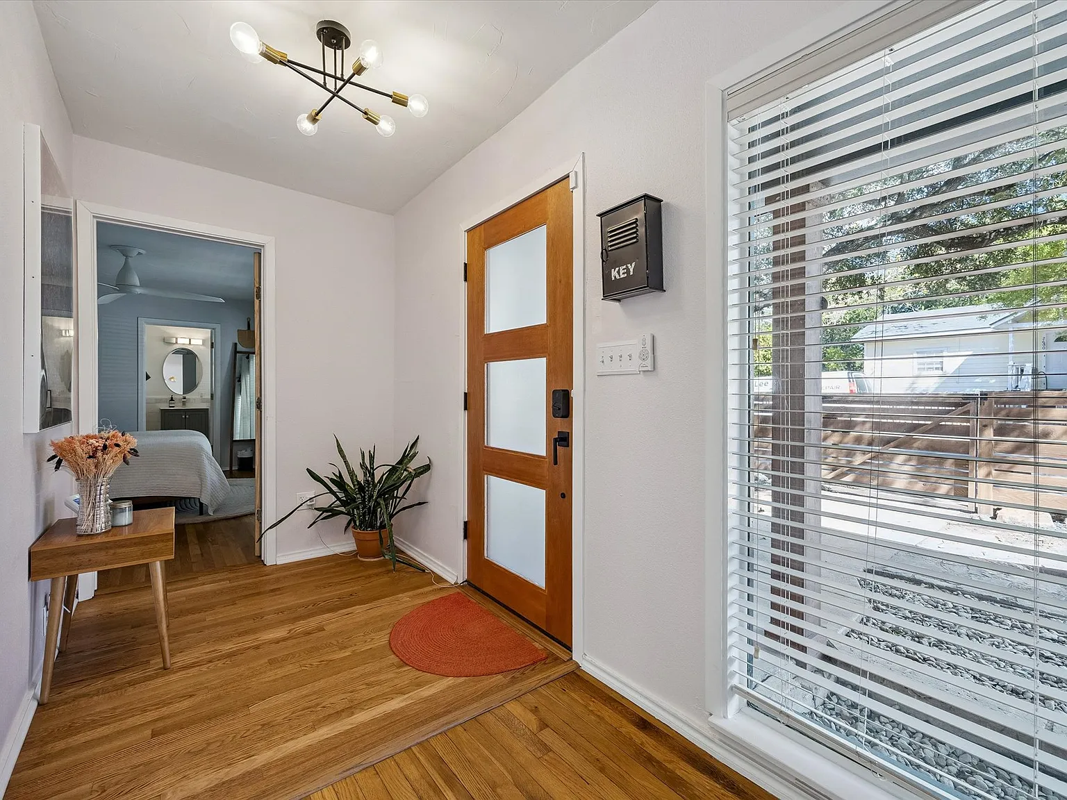 3 bed, 1592 sqft, $4,200 — Photo 3