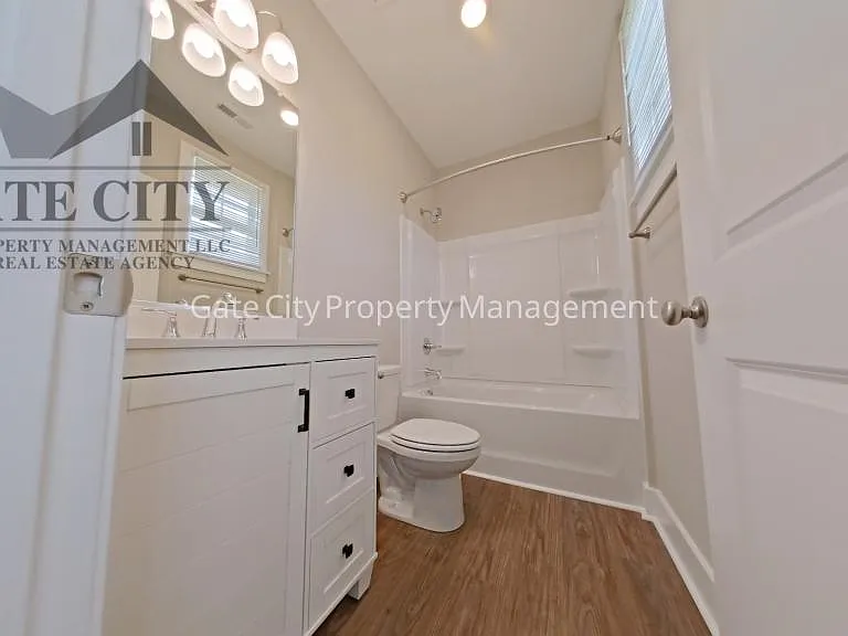 138 Dover Rd — Photo 11