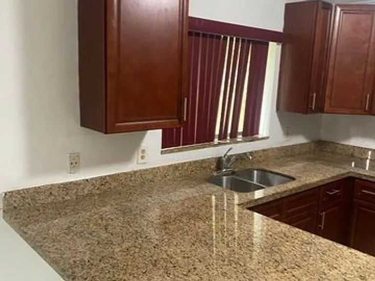 663 White Water Dr — Photo 2