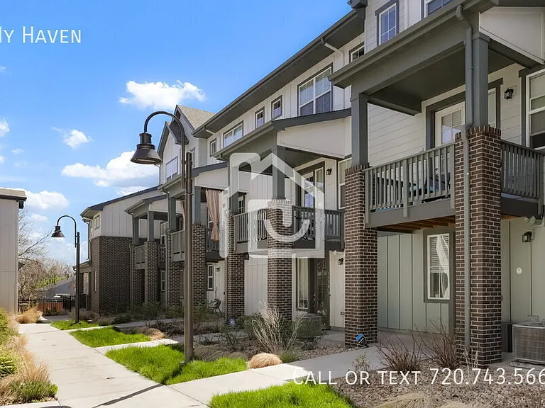 1320 Hoyt St #6 — Photo 3