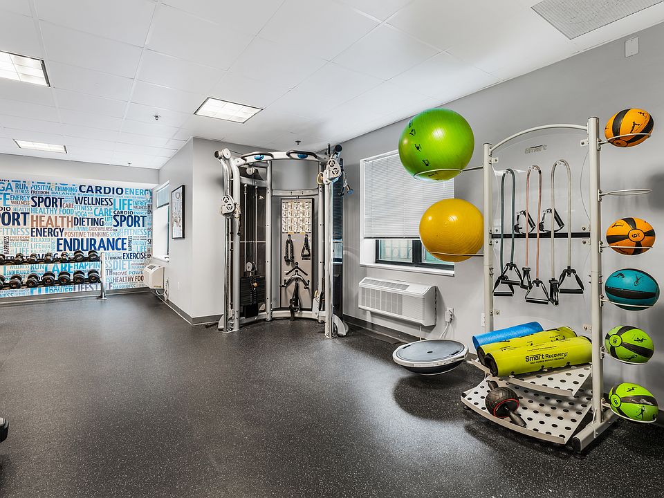 Everything you need for your workout routine in a comfortable fitness space