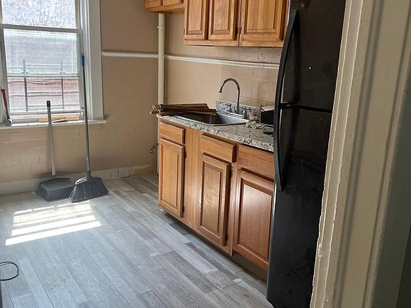 4th image of 1049 E 233rd St Floor 2