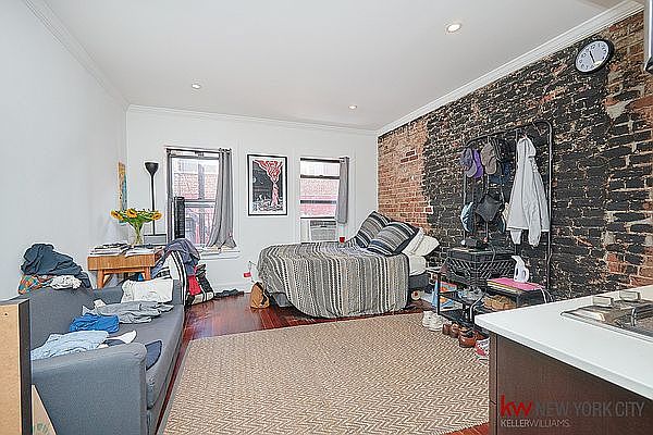 1st image of 120 E 4th St APT 4G