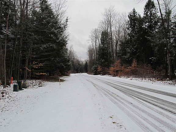 4th image of 8076 Pleasantview Woods Dr