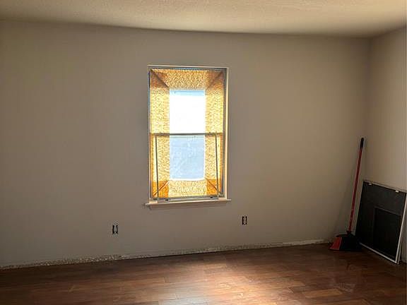 5th image of 701 S Broadway Ave