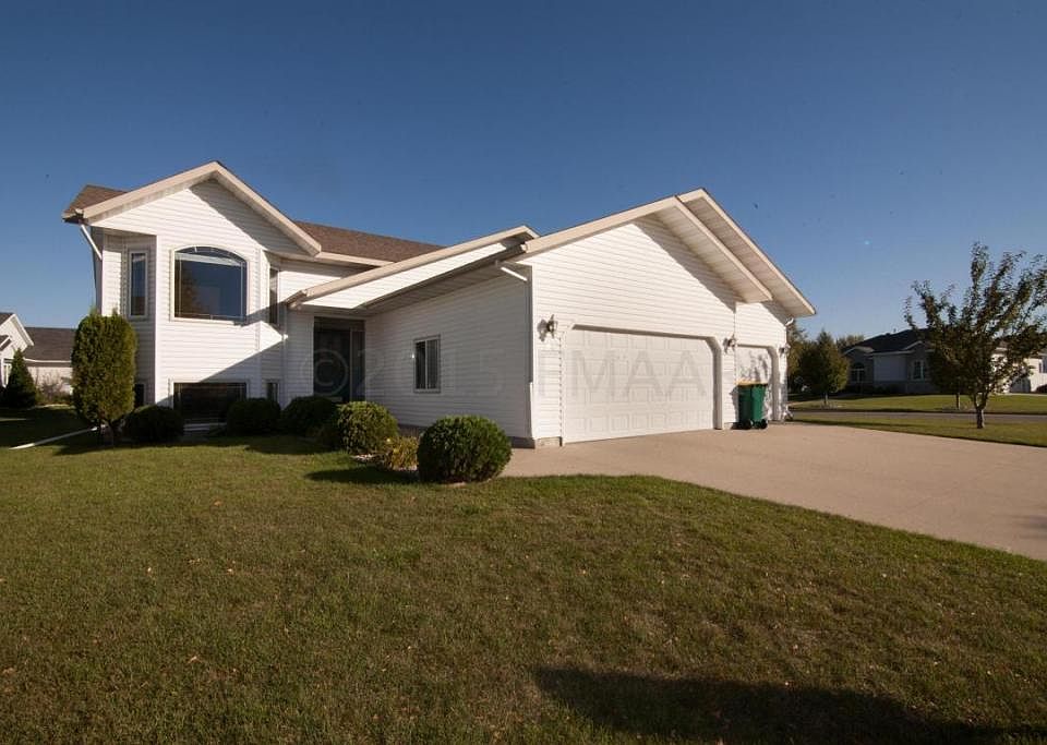 1st image of 726 Wyndemere Dr