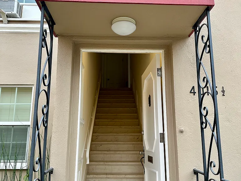 Front door private staircase