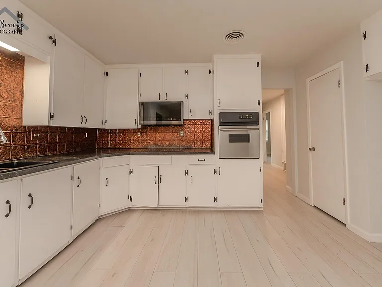 4505 University Ave — Photo 10