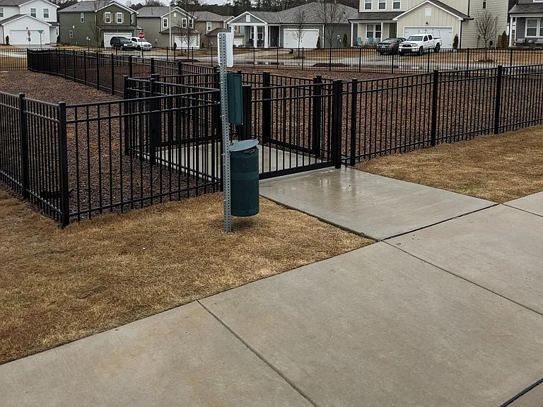 877 McKenzie Park Ter — Photo 38