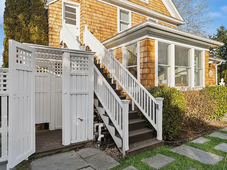 106 Meeting House Ln — Photo 9