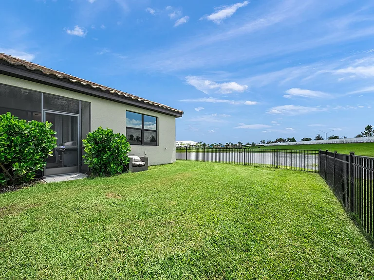 15982 Clear Skies Pl — Photo 32