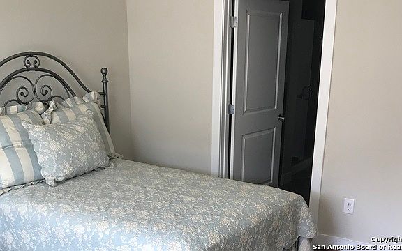 4th image of 7342 Oak Manor Dr