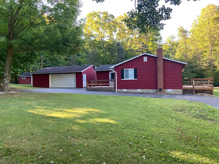 8900 S Lake Rd — Photo 6