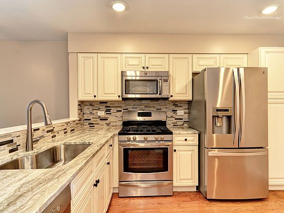 3rd image of 1075 Rockport Dr