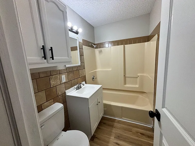 3308 S Saint Paul Ave — Photo 8