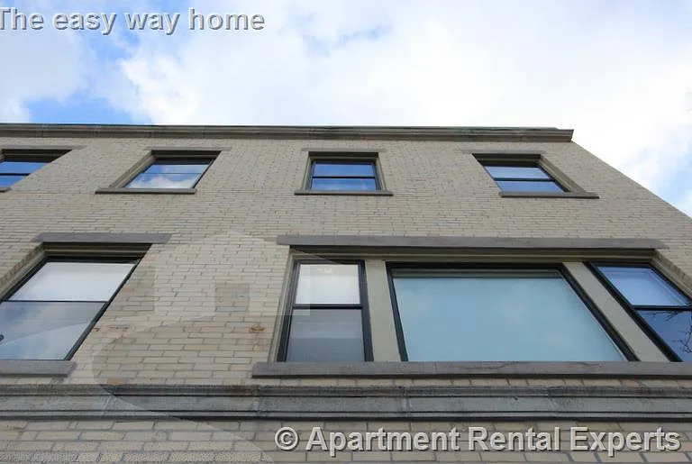 1034 Cambridge St — Photo 16