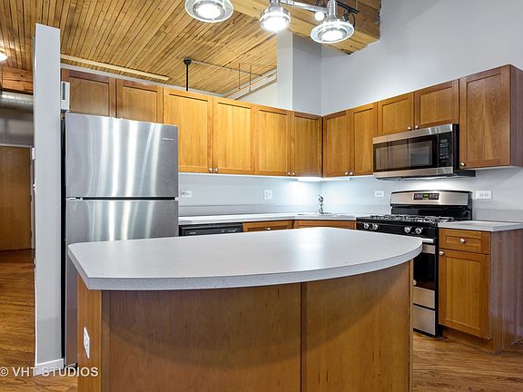 4th image of 2333 W Saint Paul Ave APT 128