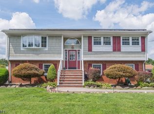 32 Addison Dr, Fairfield, NJ 07004