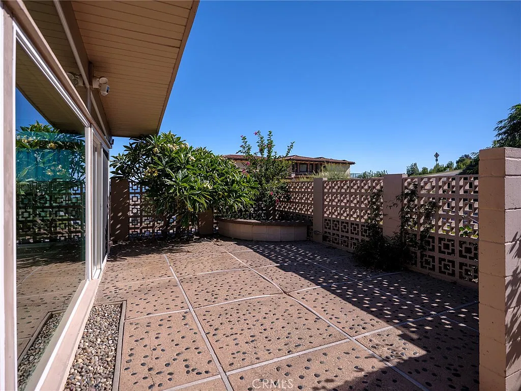 4 bed, 2.5 bath, 2256 sqft, $9,000 — Photo 4
