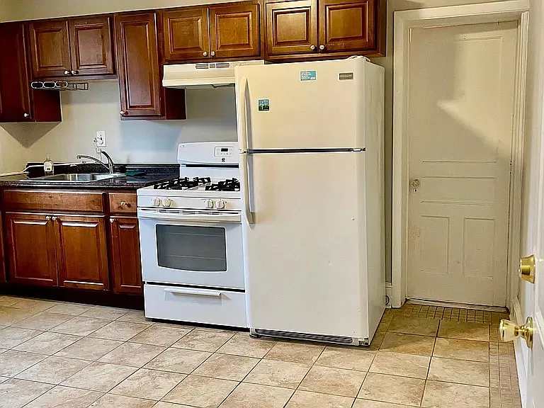 1 bed, 850 sqft, $1,100 — Photo 2