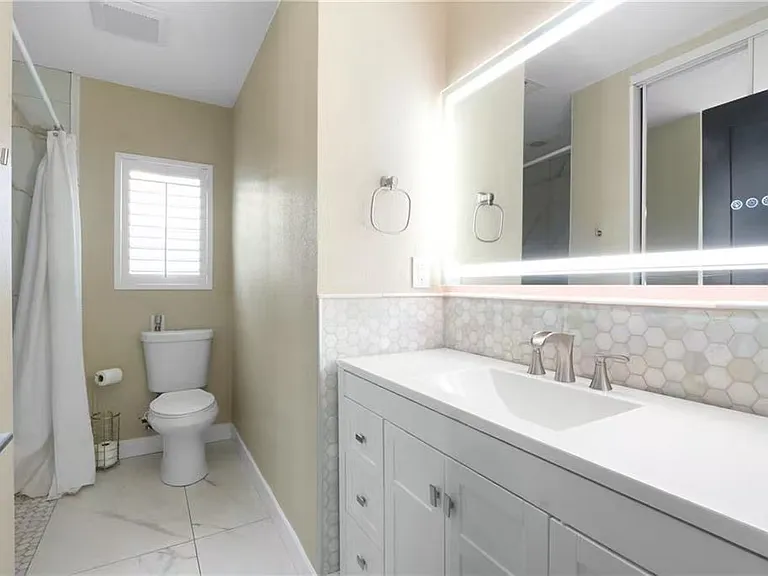 2044 E Benwood St — Photo 3