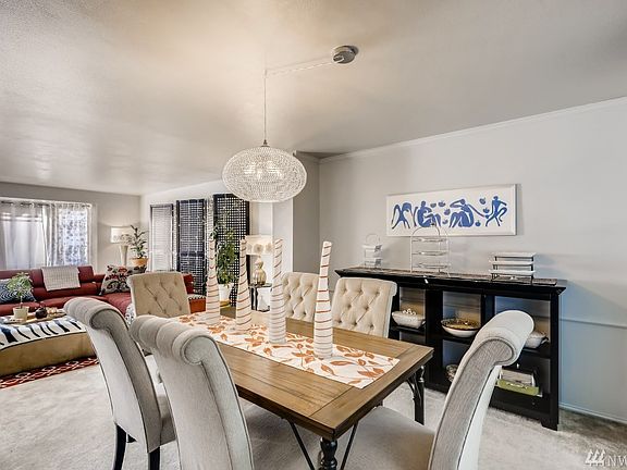 Huge formal dining area that flows through the living room. Formal dining is big enough to have space to go around a huge table. Can put a china cabinet or set up a buffet line against the wall for special gatherings.