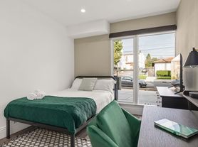 A 5 bedroom, 4 bathroom Fully Furnished Apartment at 1517 1/2 Selby Ave.