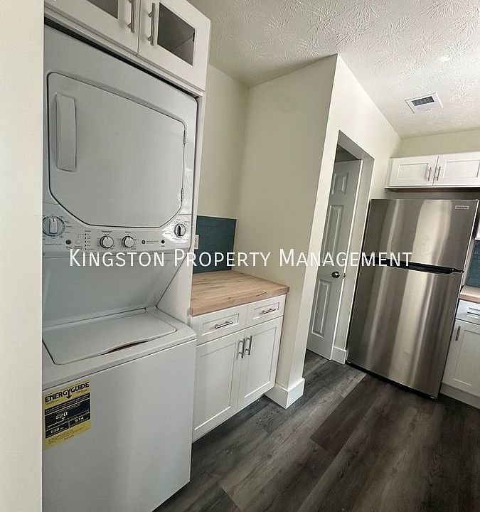 2nd image of 453 S Laurel Rd