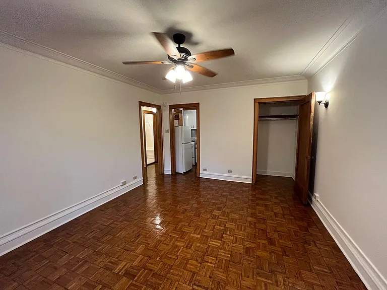 2738 N Pine Grove Ave — Photo 32