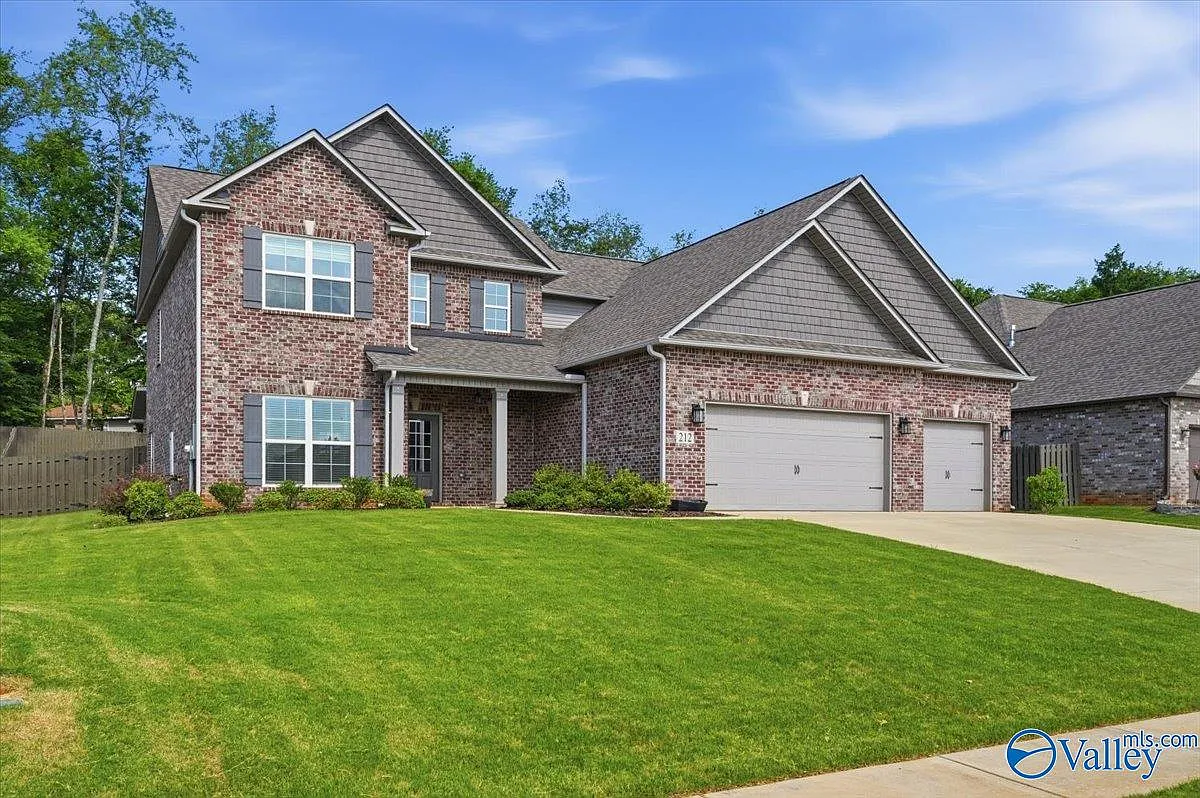 4 bed, 3.5 bath, 3312 sqft, $3,200 — Photo 2